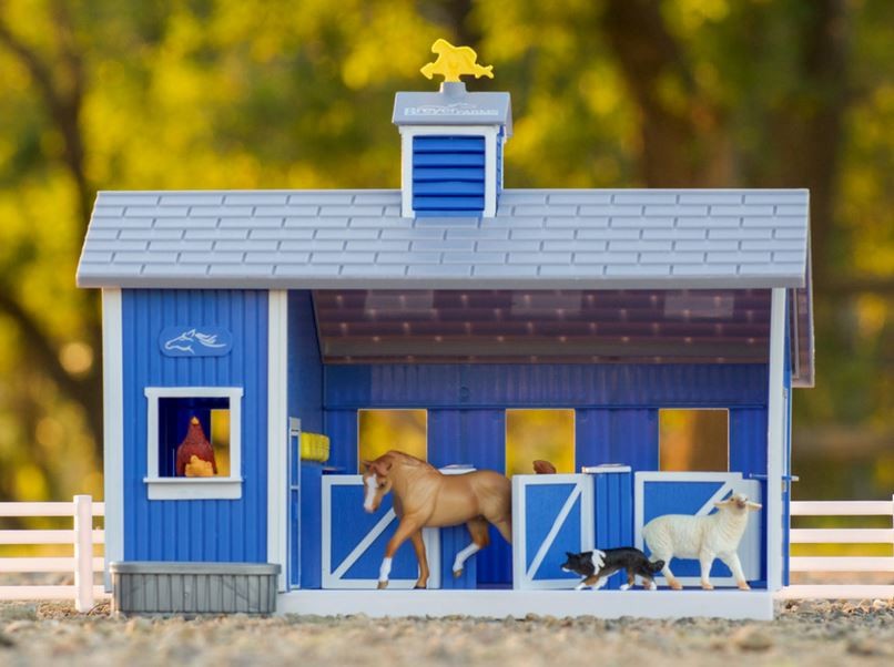 Breyer Farms Home At The Barn Playset