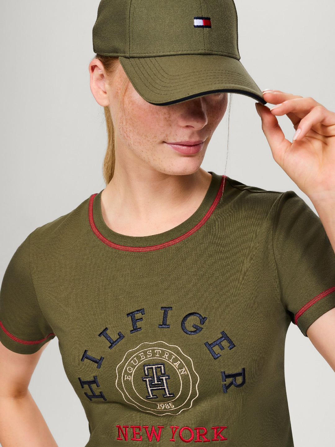 Tee Shirt Tommy Hilfiger Newport Graphic Utility Olive Ladies [:extra Small]