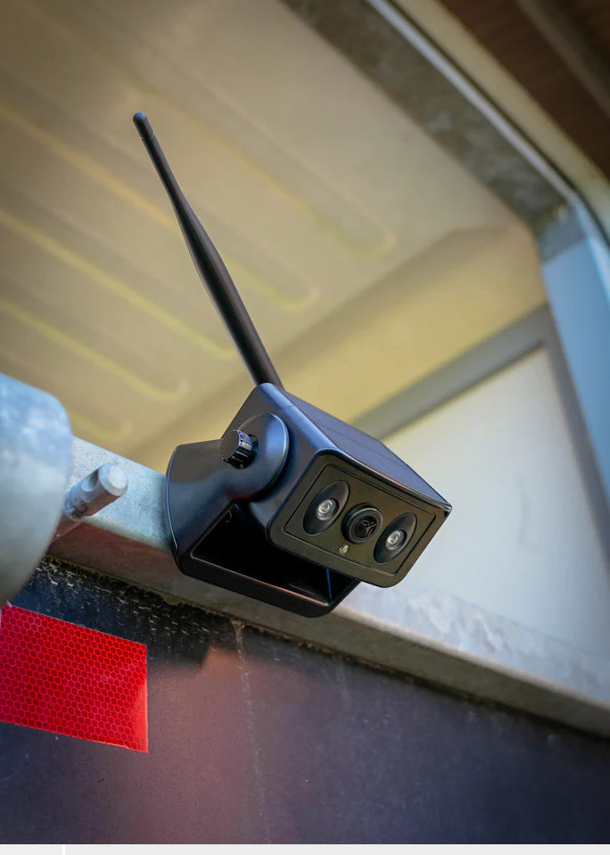 Camera Trailer Woof Wear