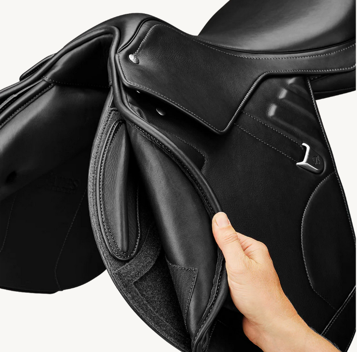 Bates Apex Jumping Saddle Cair Classic Black [:42cm 16.5"]