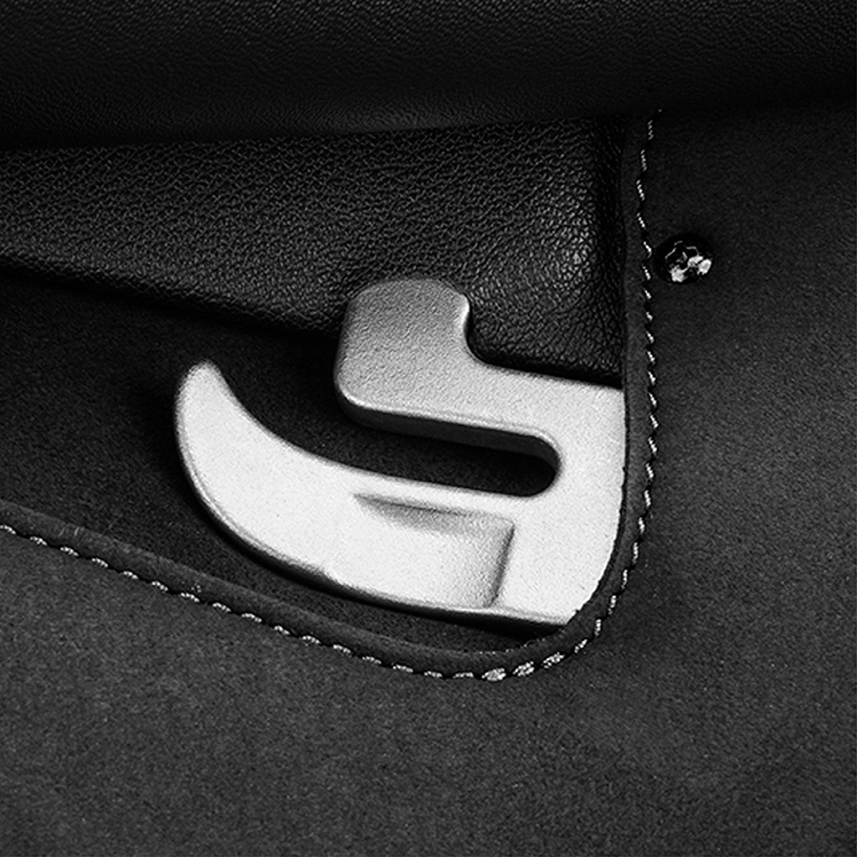 Wintec Pro Endurance Saddle Wide Hart Black [:42cm]